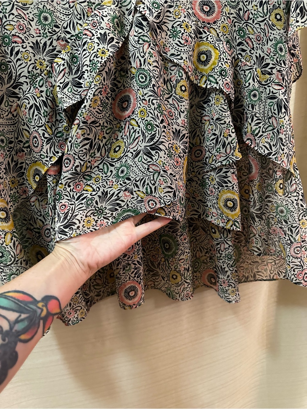 Cabi Floral Ruffle Blouse XL Boho Peasant Top Bell Sleeve Romantic Cottagecore - Picture 3 of 7